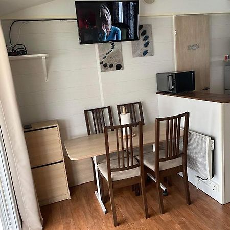 Mobil-home 4/6 Personnes , terrasse couverte ,piscine chauffée . Biville-sur-Mer Exterior foto