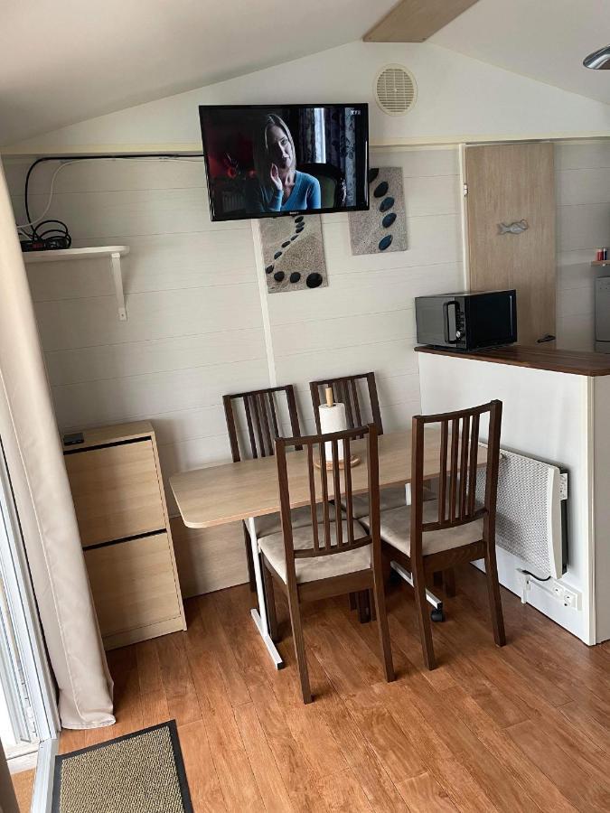 Mobil-home 4/6 Personnes , terrasse couverte ,piscine chauffée . Biville-sur-Mer Exterior foto