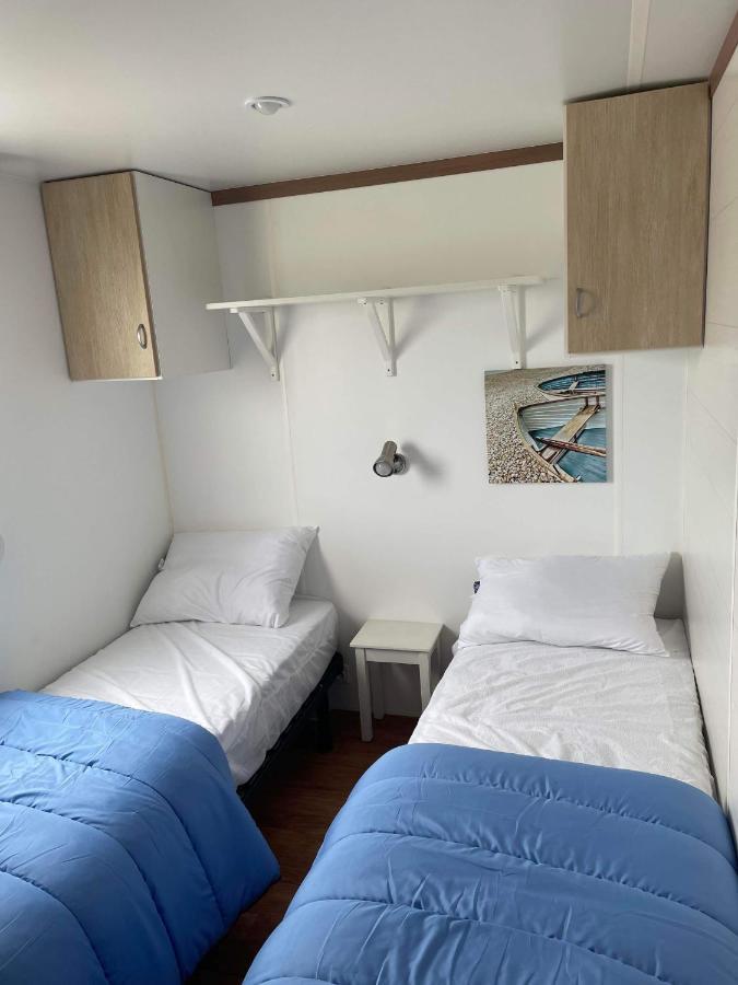 Mobil-home 4/6 Personnes , terrasse couverte ,piscine chauffée . Biville-sur-Mer Exterior foto